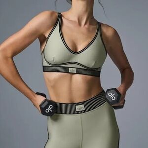 BRAND NEW ALO Airlift Line Up Bra in Limestone Size Medium